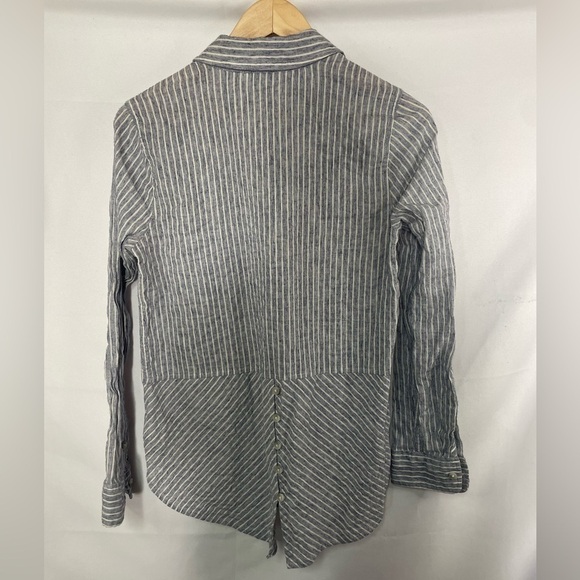 Lucky Brand cotton blend button down. A light blue and white stripe, size small. - Picture 5 of 5